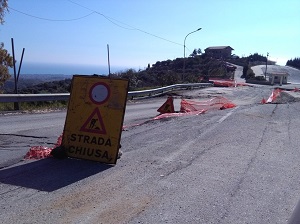 Strada Provinciale Sp1  tratto Gerace-Locri Aggravata la situazione di dissesto in località “Barbàra”. Sit-in di sensibilizzazione organizzato per sabato 18 febbraio ore 10